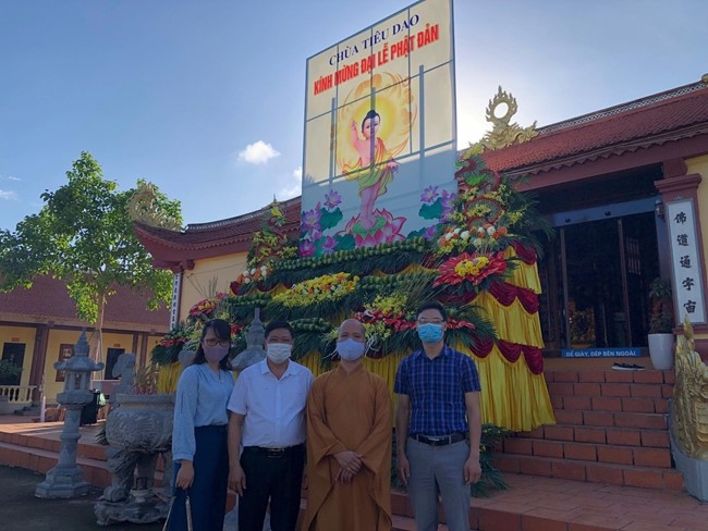 Leaders of agencies congratulate on Buddha's birthday to Tieu Dao pagoda